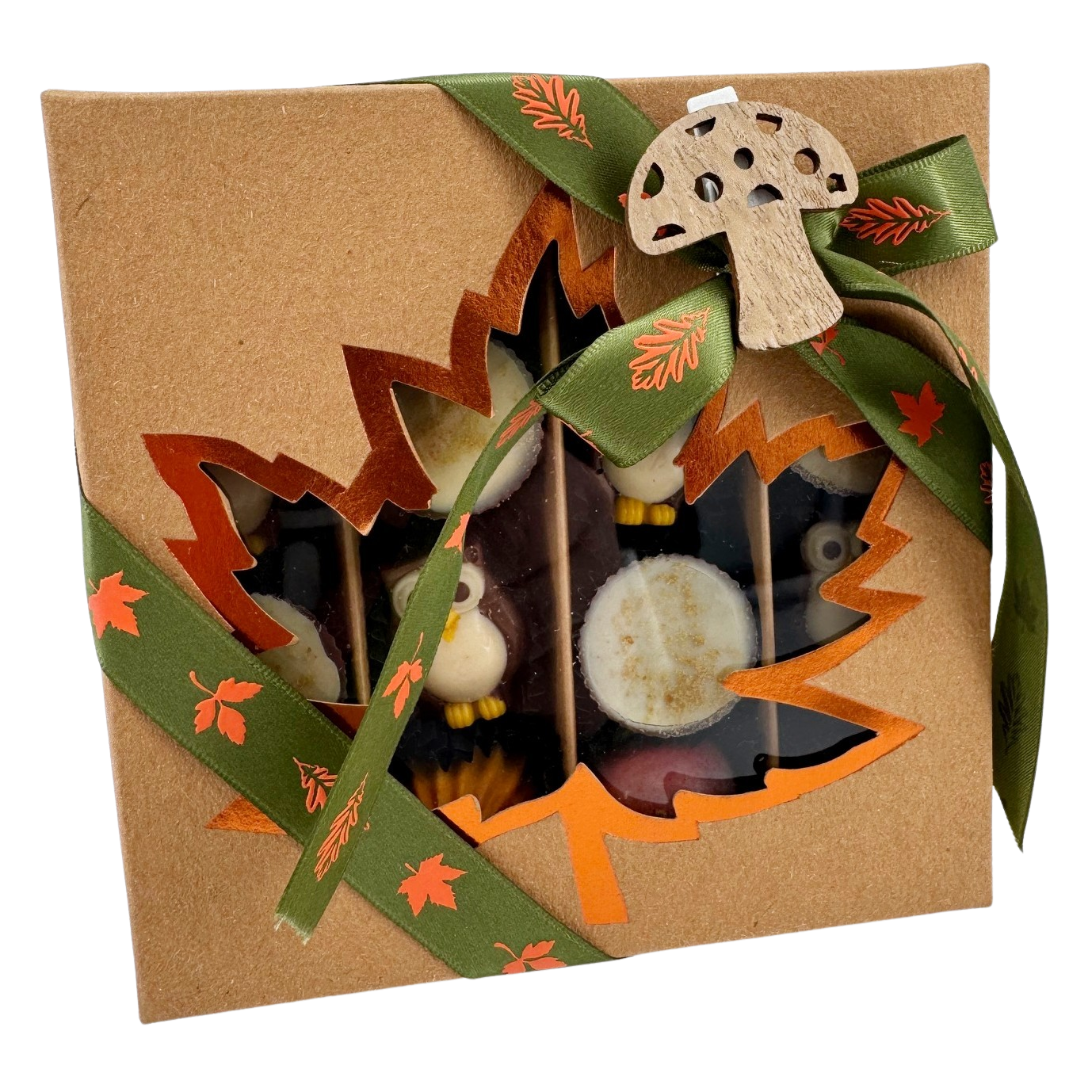 Herbstliche Pralinenmischung in einer braunen Geschenkbox